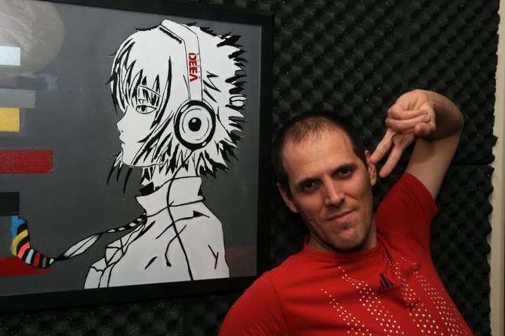 Petrut realizatorul emisiunii Cinema DEEA in studioul Radio DEEA